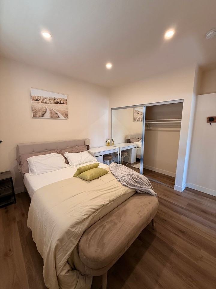 3625 Lyon Ave - Photo 4 of 6