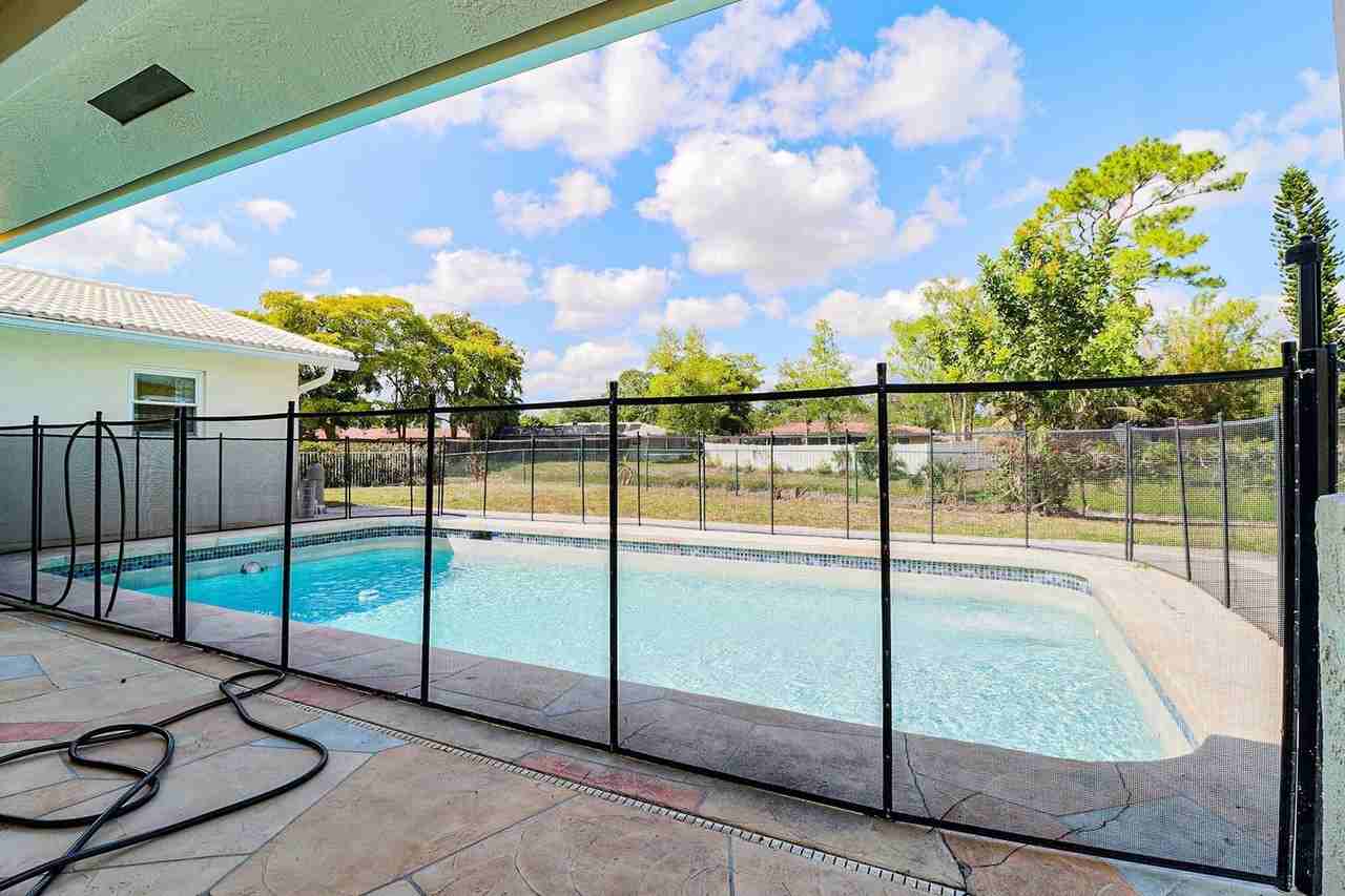 1329 Nw 84th Dr - Photo 3 of 23