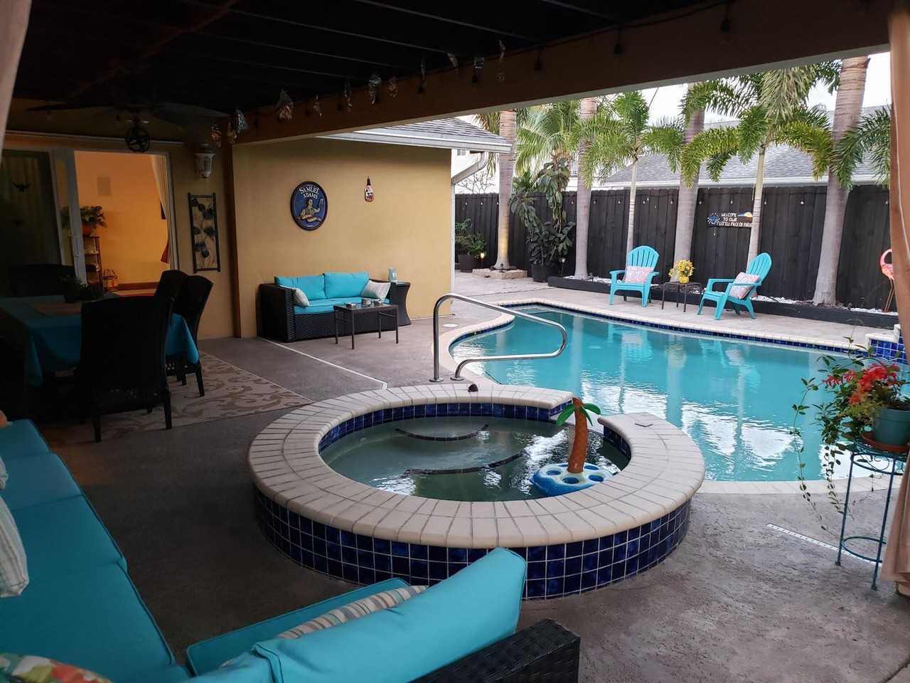 1402 Sw 25th Ave - Photo 3 of 35