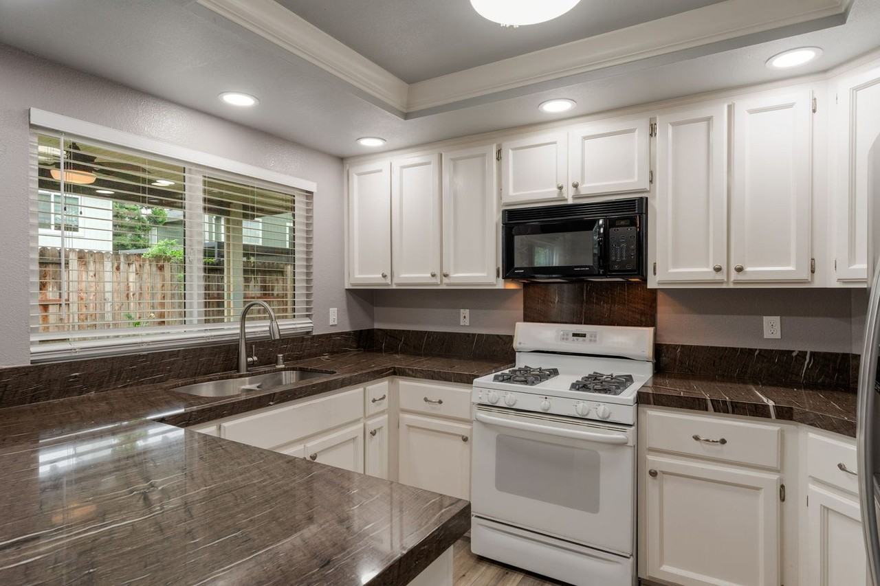 3740 Deer Walk Way - Photo 3 of 40