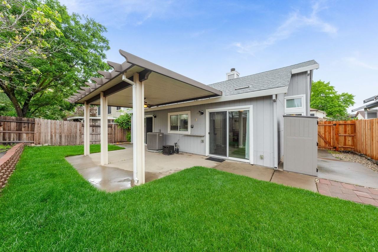 3740 Deer Walk Way - Photo 5 of 40