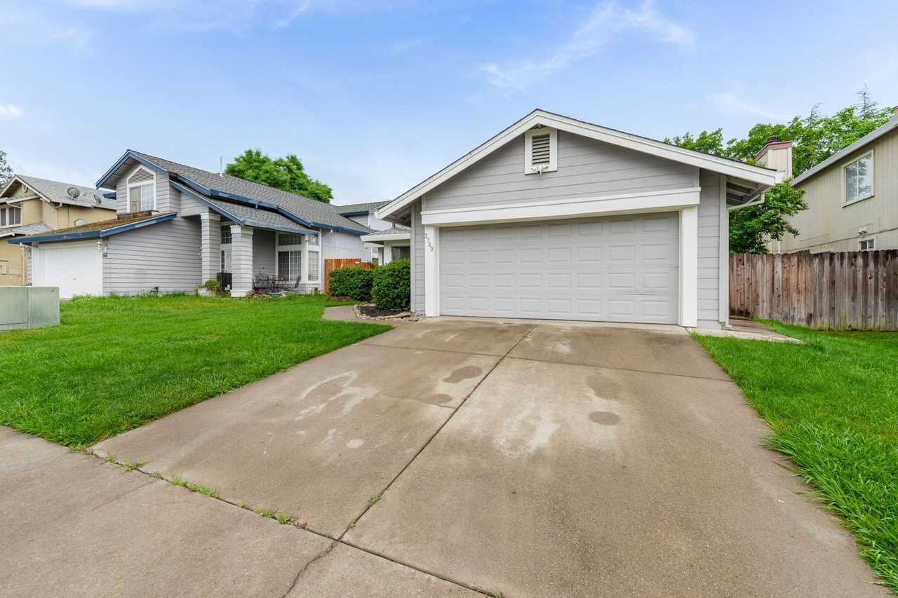 3740 Deer Walk Way - Photo 7 of 40