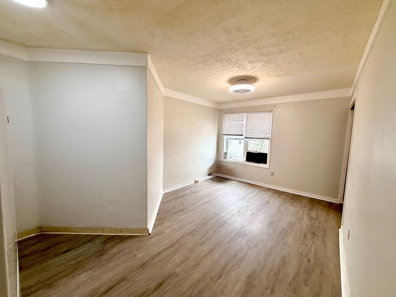 450 1/2 Augusta St - Photo 2 of 9