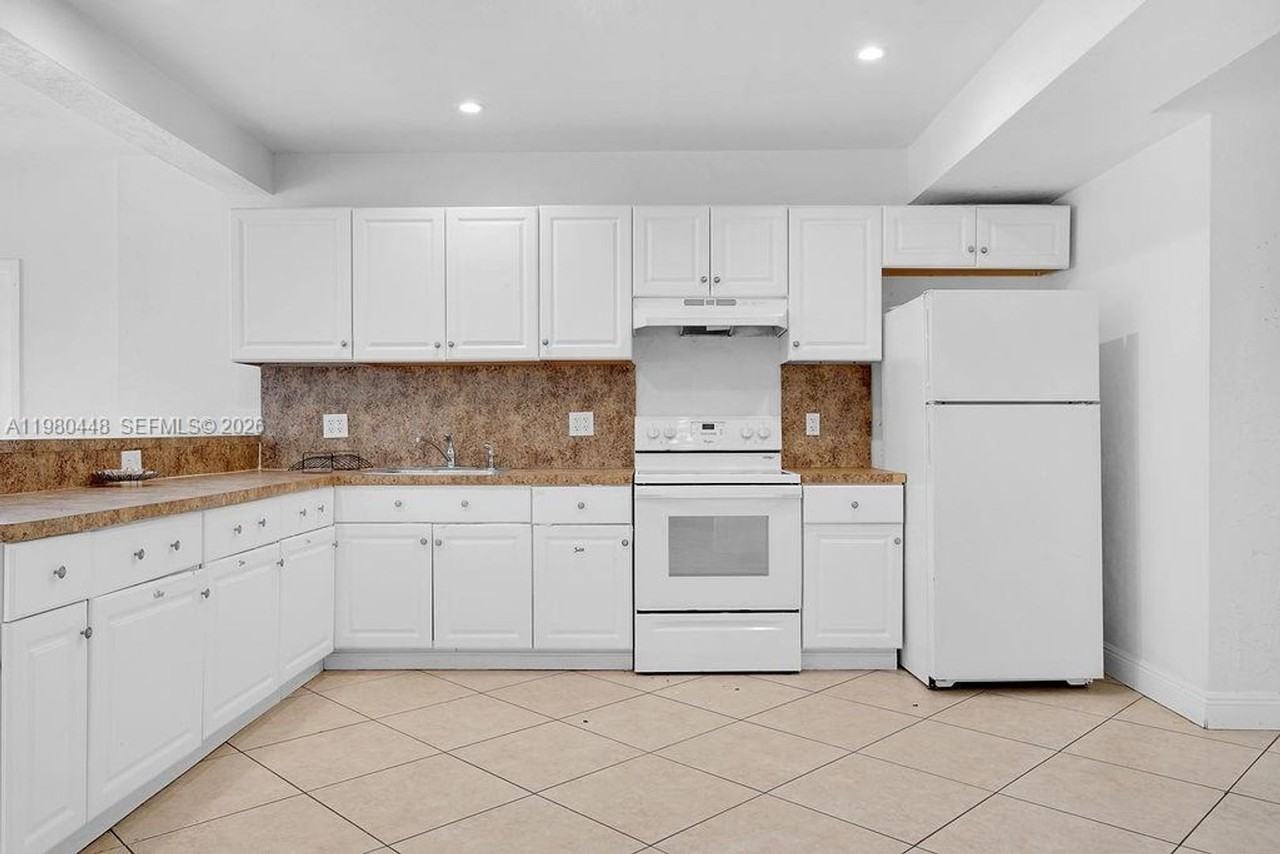 2417 Pierce St - Photo 5 of 24