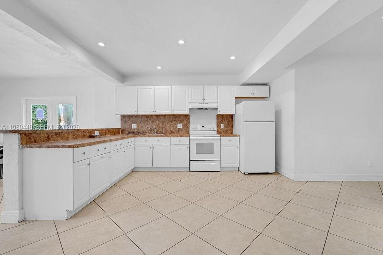 2417 Pierce St - Photo 6 of 24