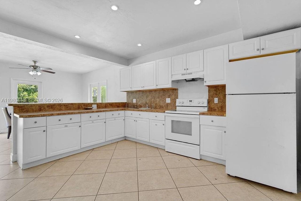 2417 Pierce St - Photo 7 of 24