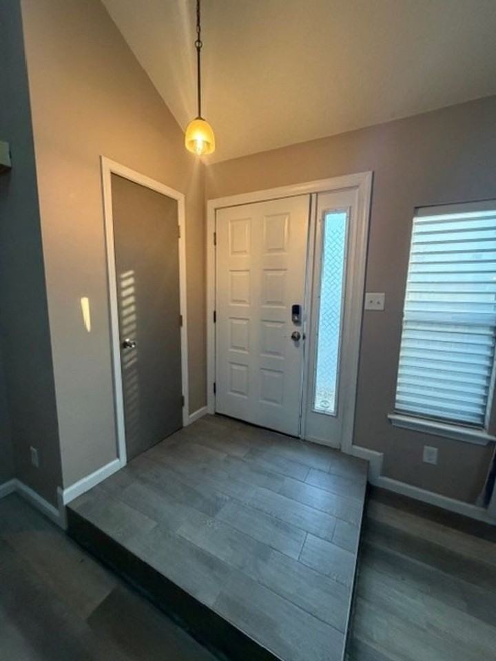 1524 Colonnade Dr - Photo 3 of 24