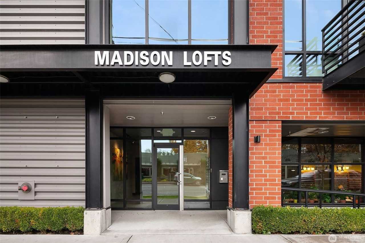 2914 E Madison St #302 - Photo 2 of 37