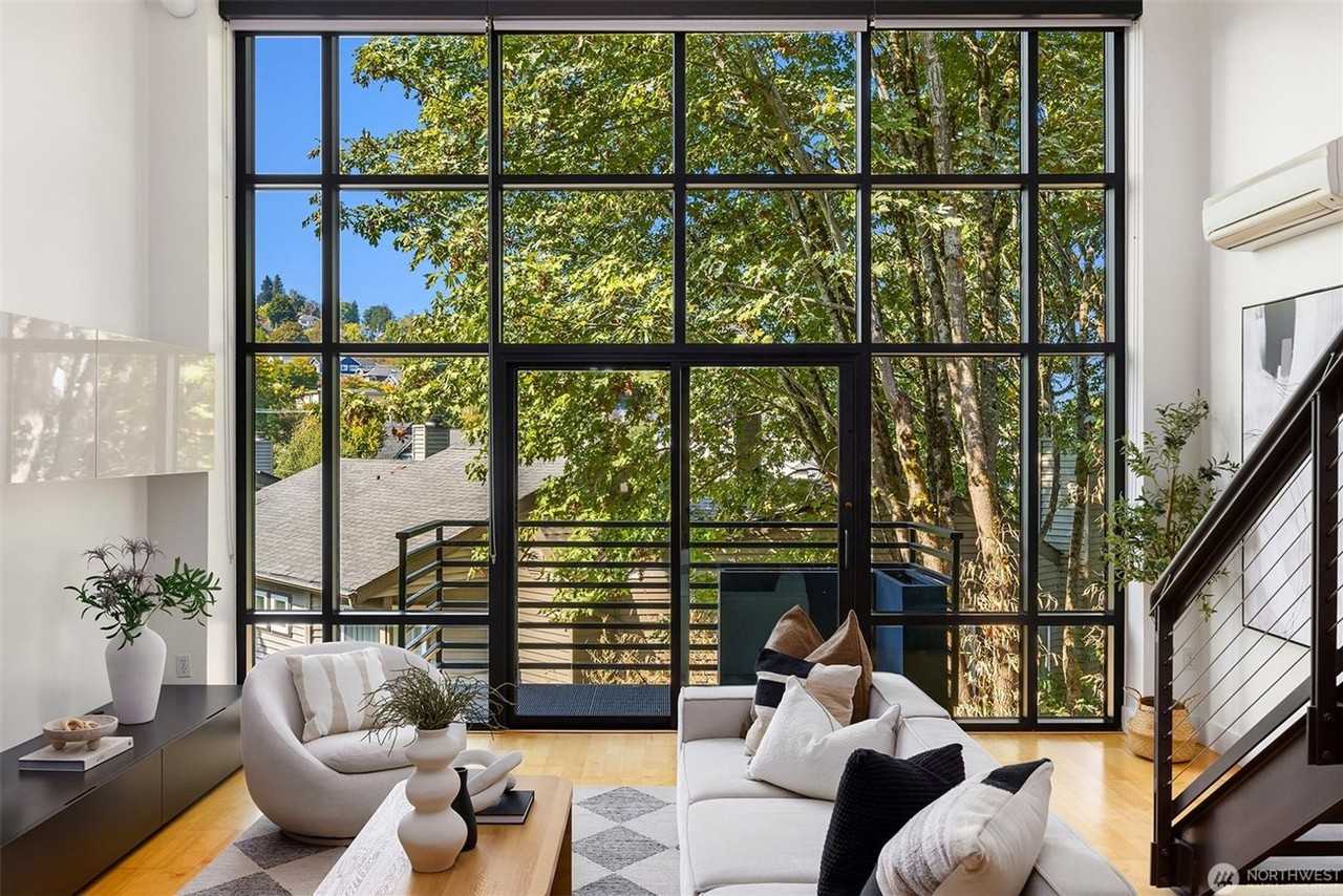 2914 E Madison St #302 - Photo 4 of 37