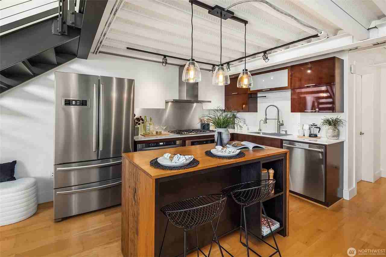 2914 E Madison St #302 - Photo 6 of 37