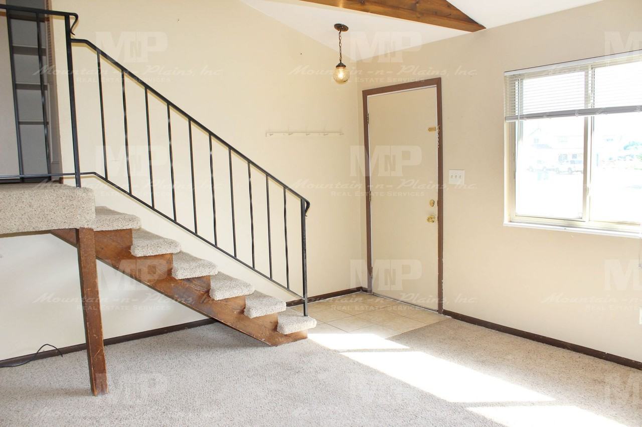 1709 Banyan Dr - Photo 2 of 11