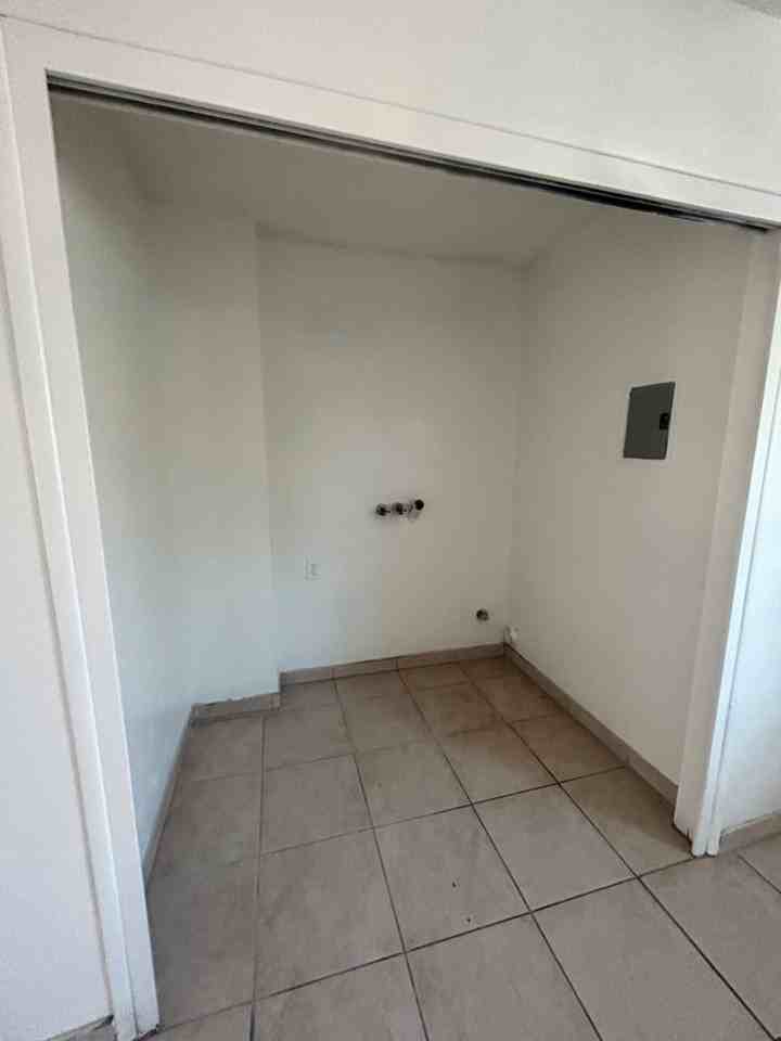131 Glenwood St - Photo 7 of 15