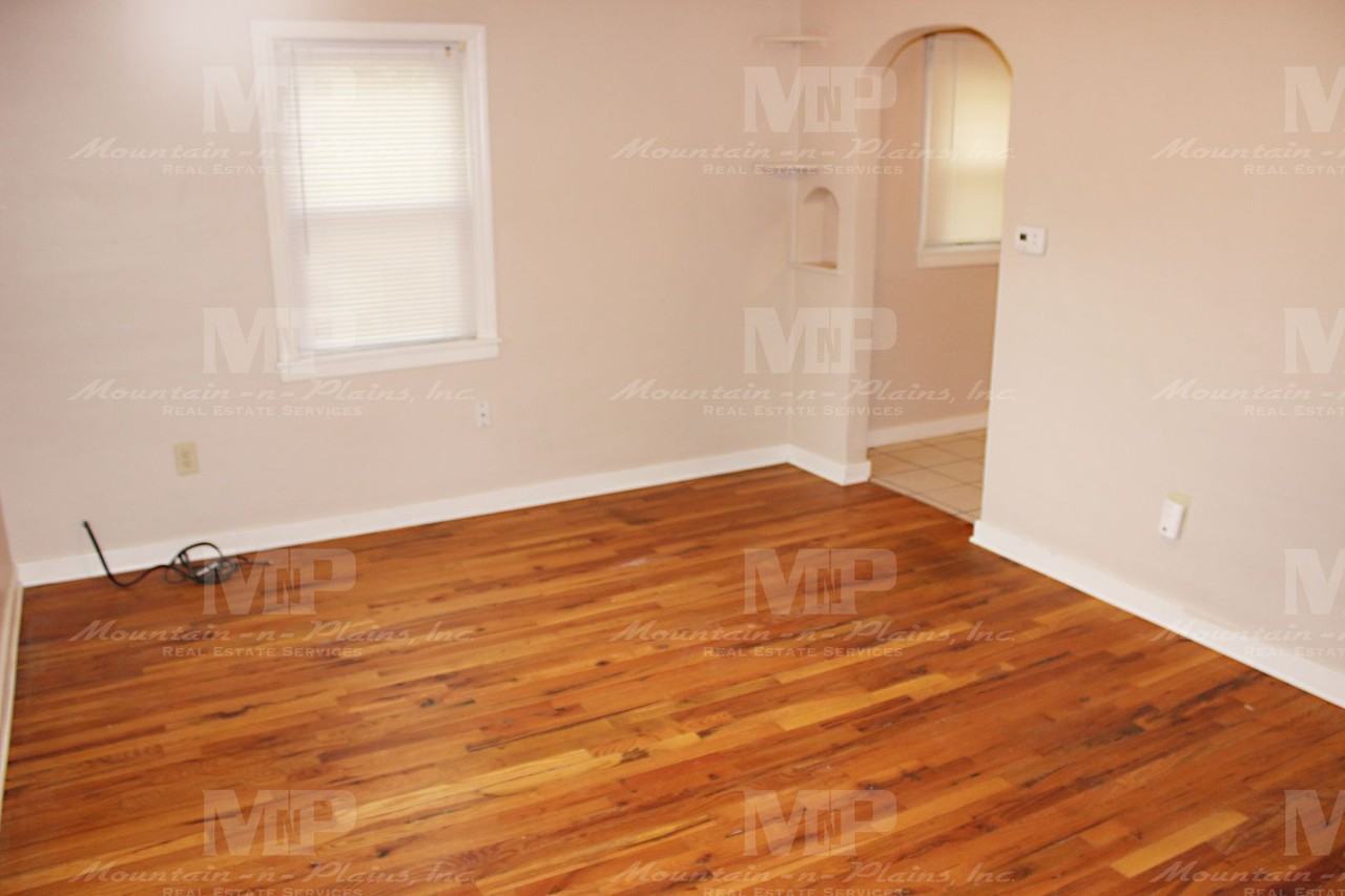 1317 W Mulberry St - Photo 2 of 8