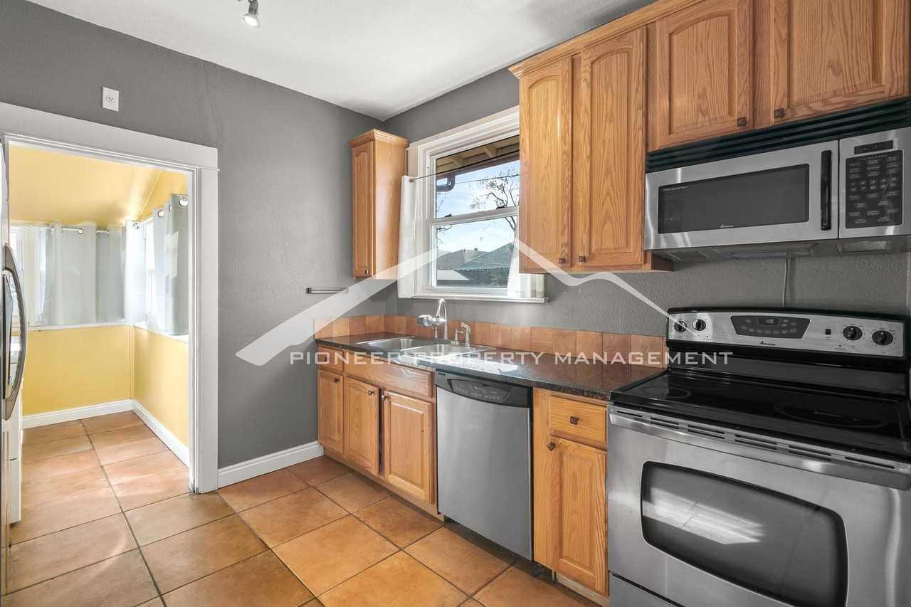 4624 E 16th Ave - Photo 5 of 15