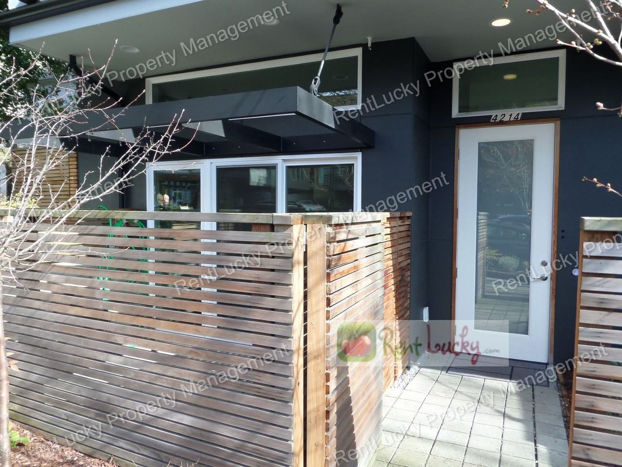 4214 Fremont Ave N - Photo 3 of 24