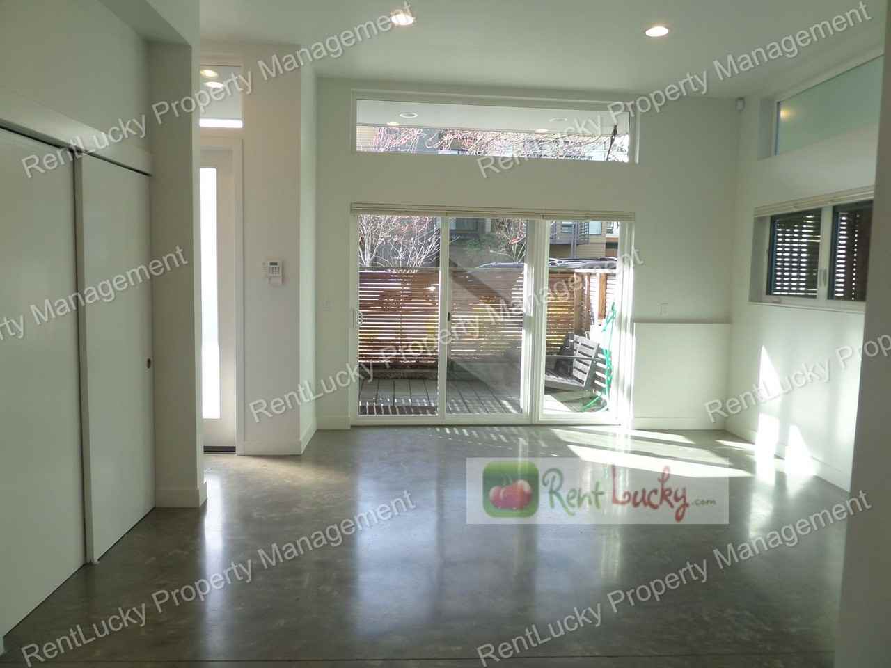 4214 Fremont Ave N - Photo 4 of 24