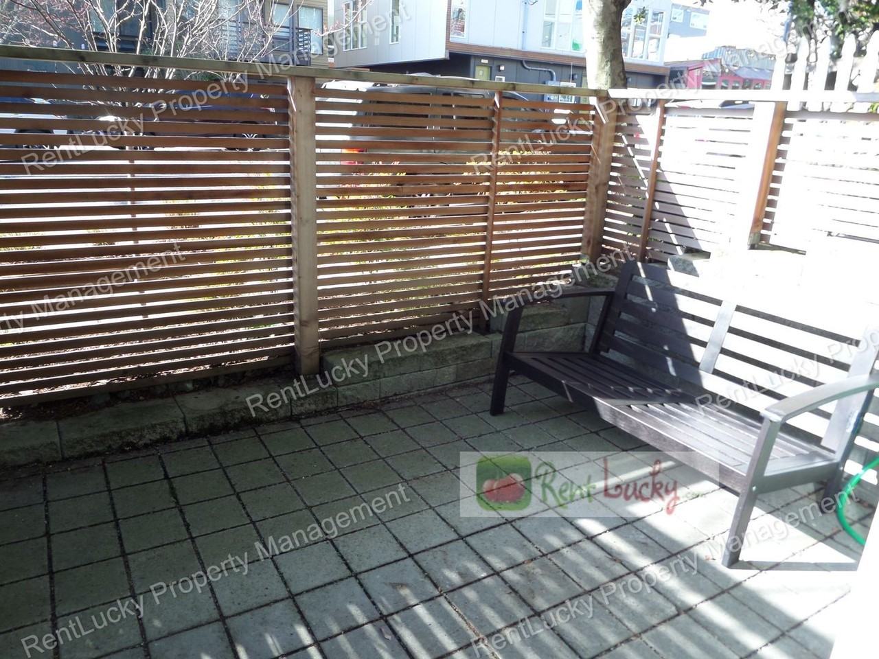 4214 Fremont Ave N - Photo 6 of 24