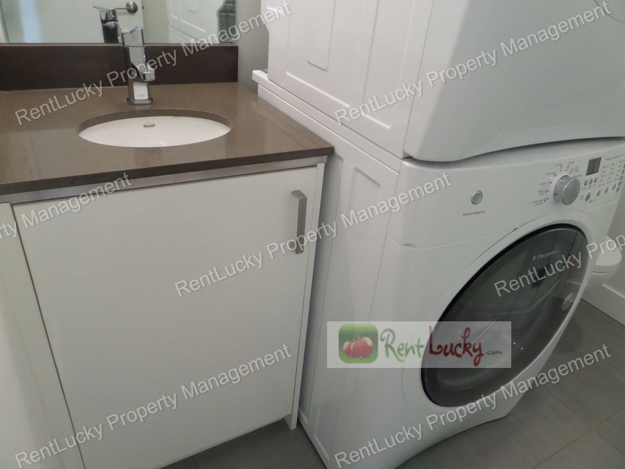 4214 Fremont Ave N - Photo 7 of 24