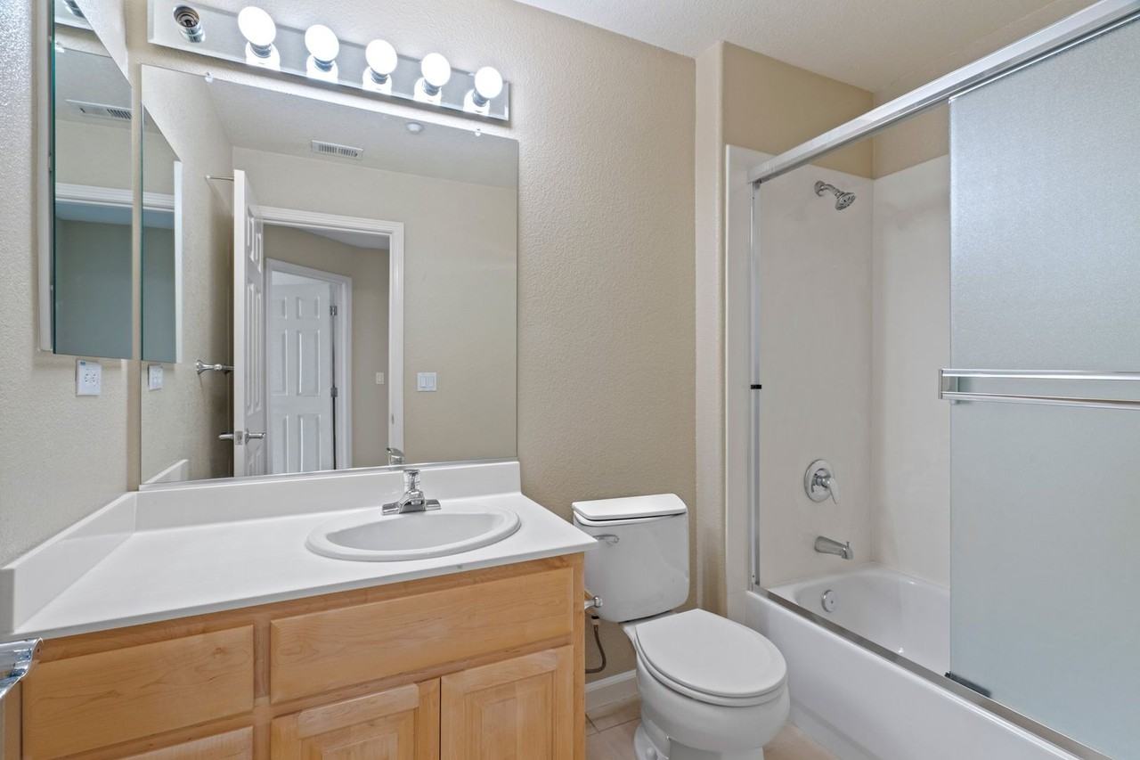 563 Moreland Way - Photo 4 of 17