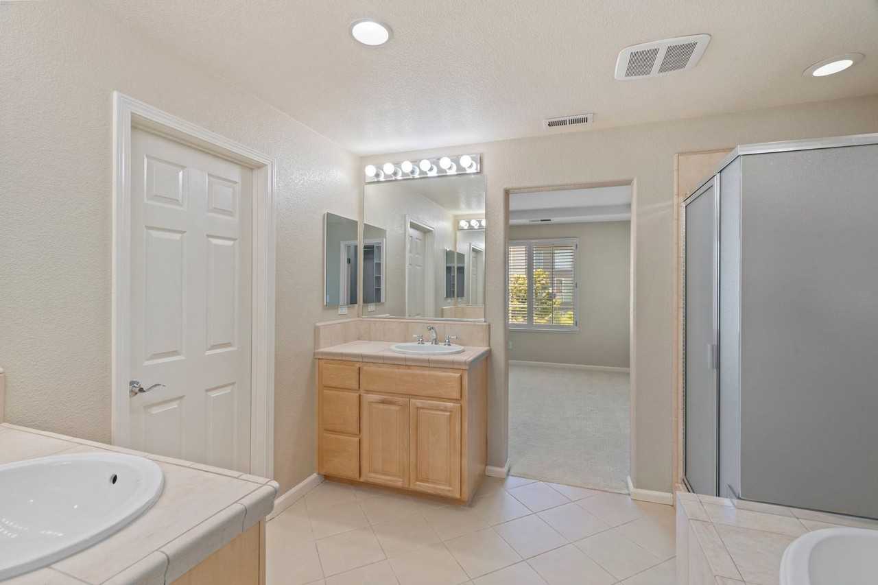 563 Moreland Way - Photo 5 of 17