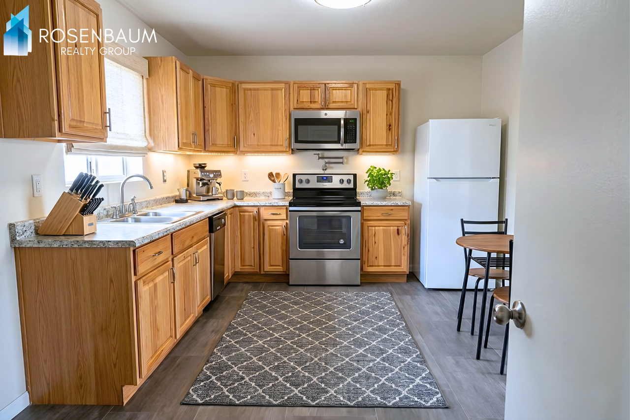 3055 N Corrine Dr #B - Photo 3 of 9