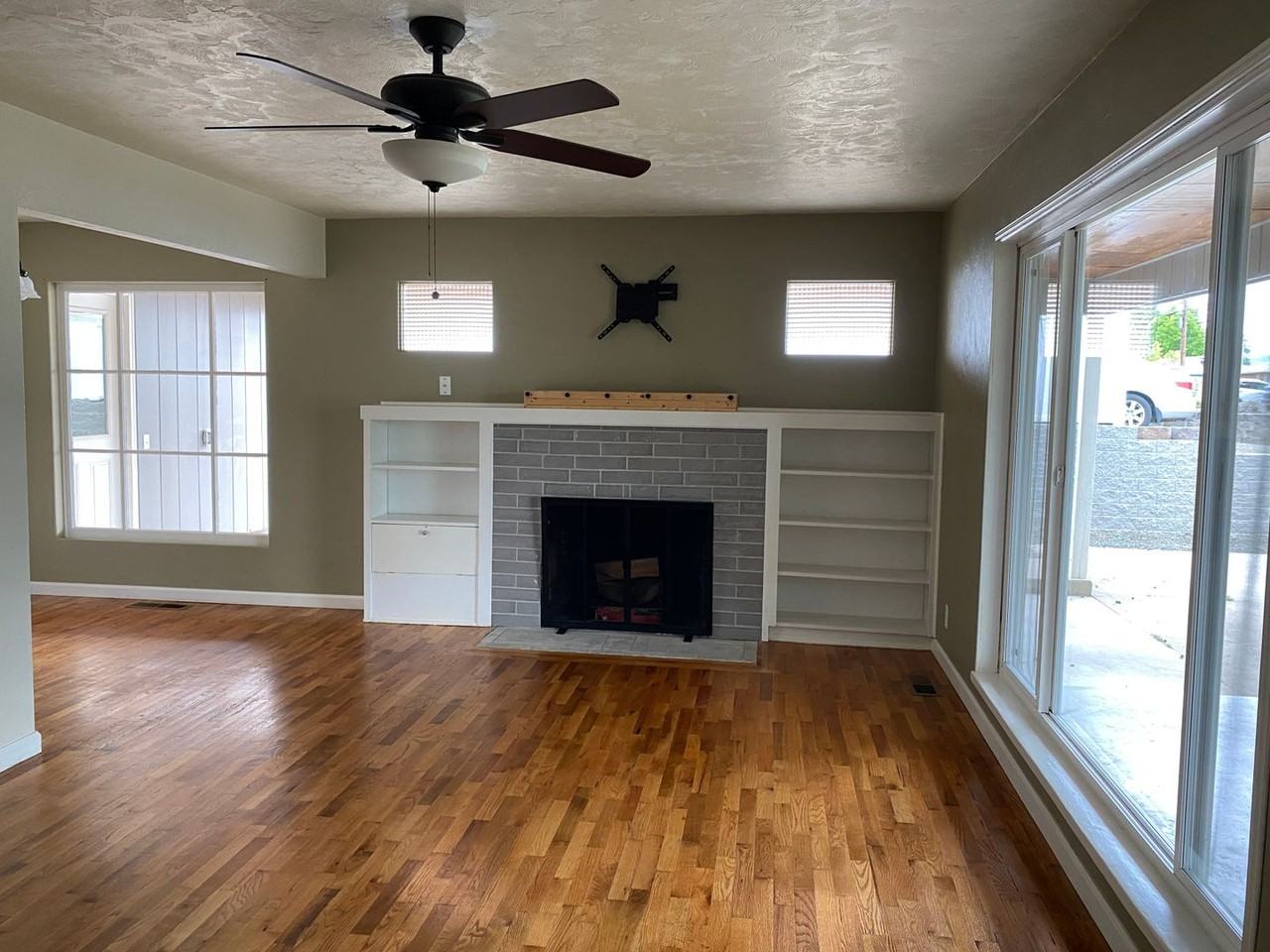 1642 Nw Almond Ave - Photo 3 of 13