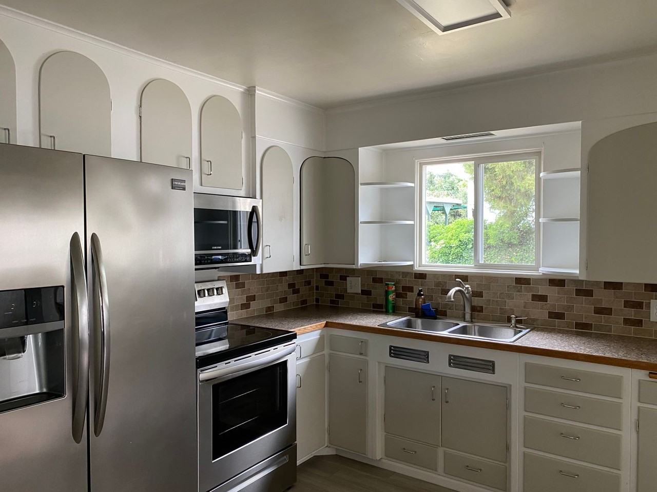 1642 Nw Almond Ave - Photo 5 of 13