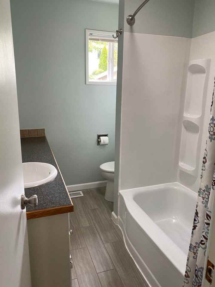 1642 Nw Almond Ave - Photo 6 of 13