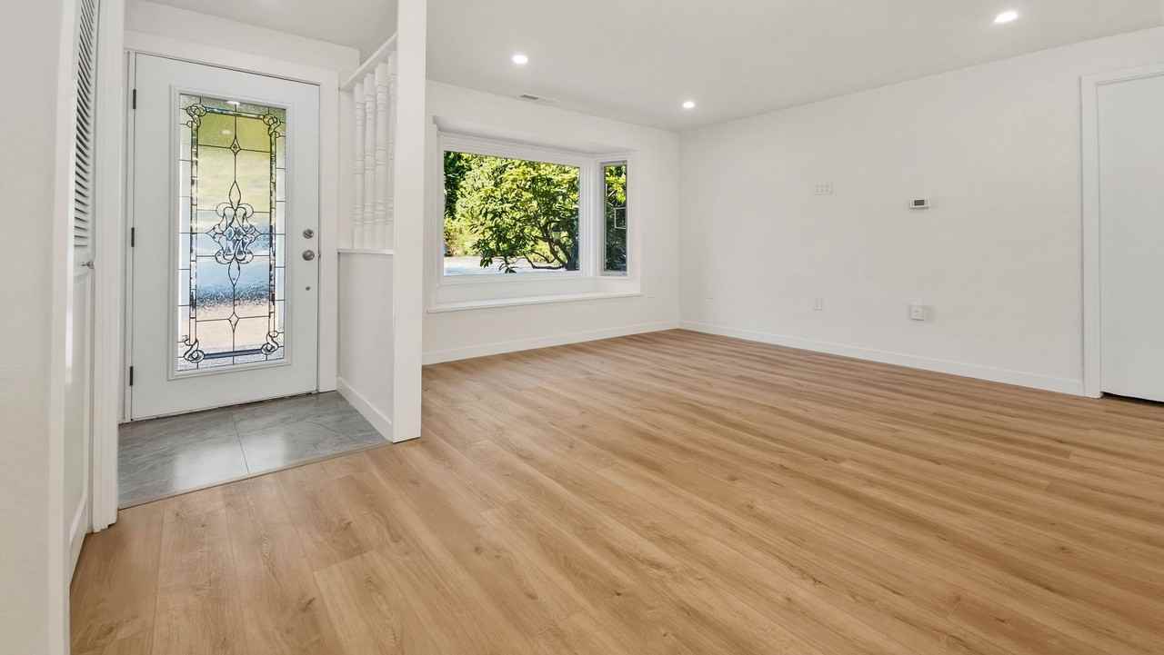 19607 N Danvers Rd - Photo 3 of 15