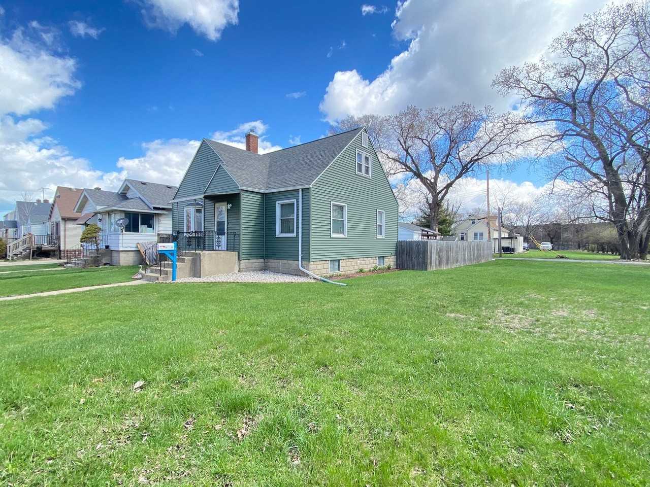 7623 Monroe Ave - Photo 2 of 19