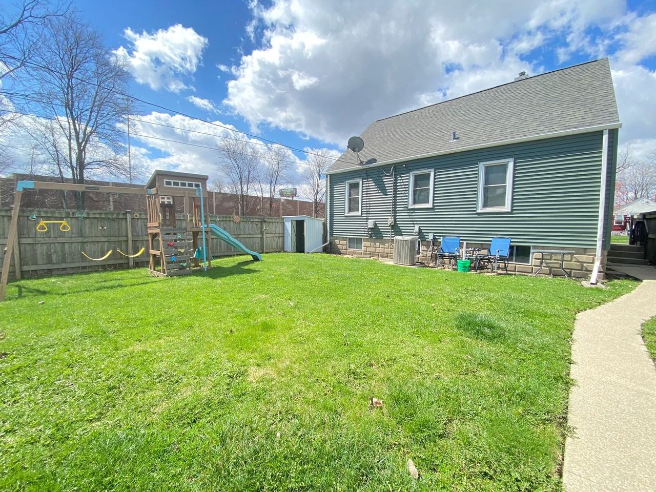 7623 Monroe Ave - Photo 5 of 19