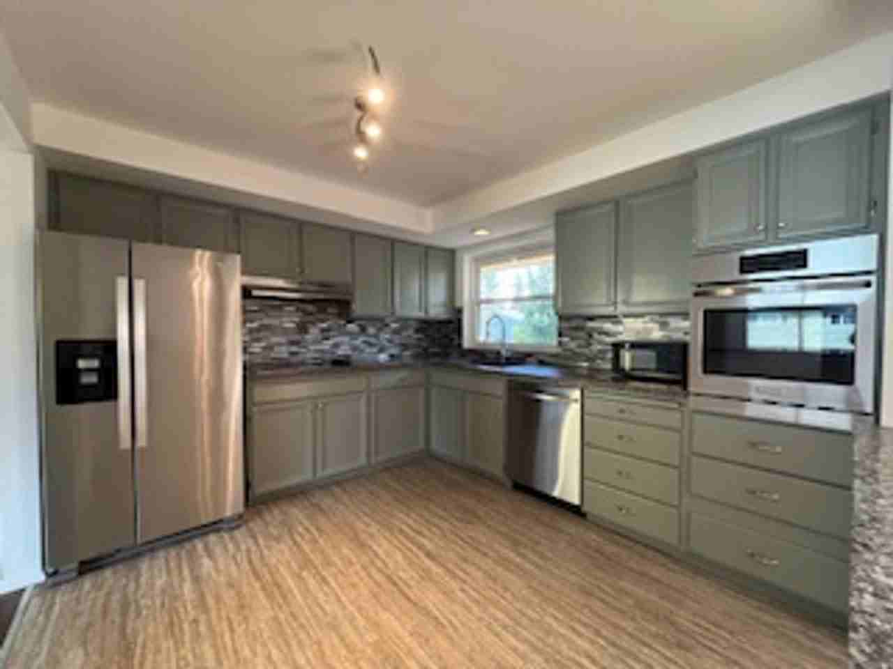 2111 N 188th St - Photo 4 of 22