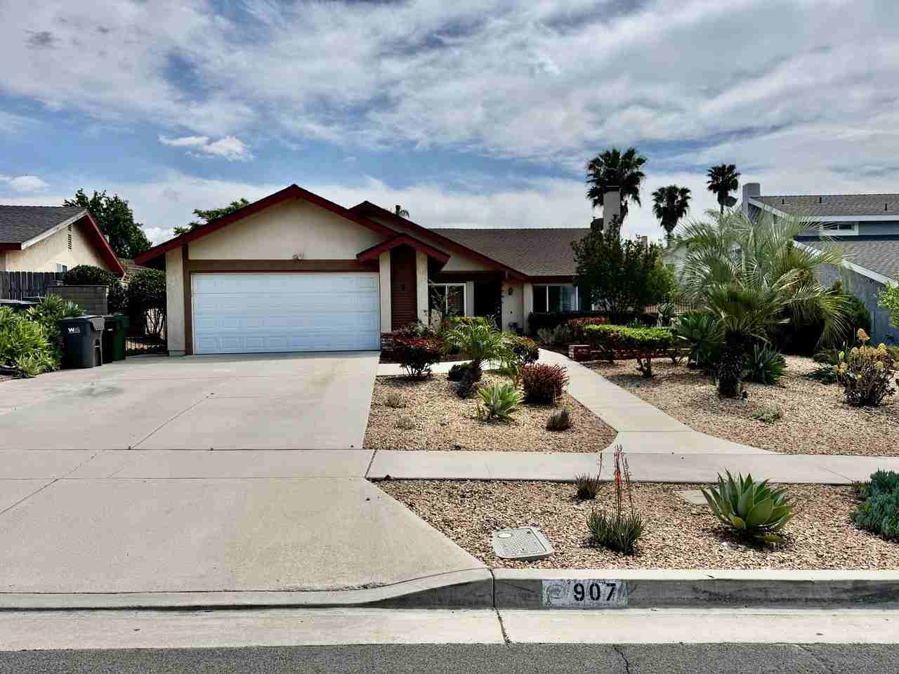 907 Candy Dr - Photo 2 of 27