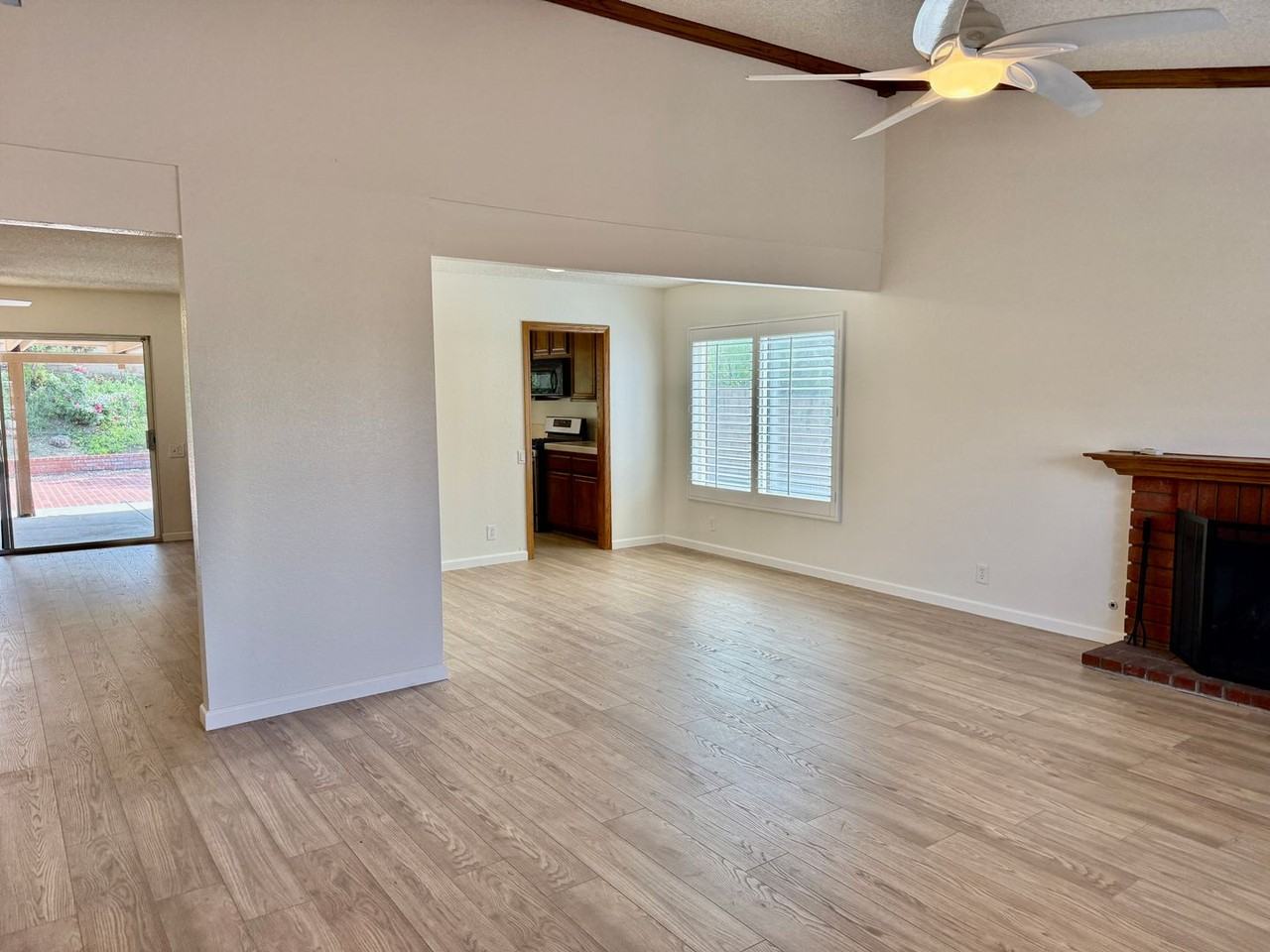 907 Candy Dr - Photo 5 of 27