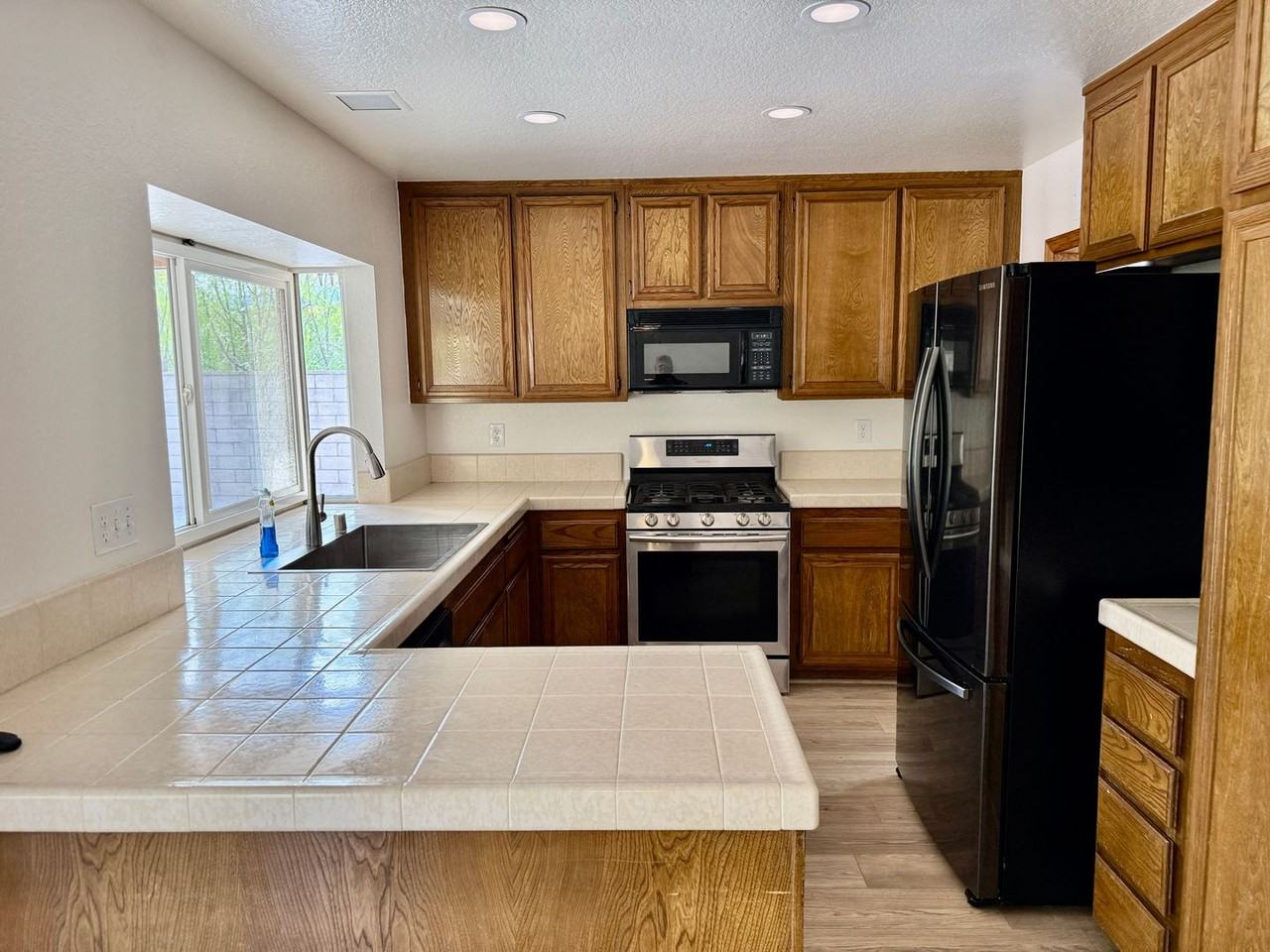 907 Candy Dr - Photo 6 of 27