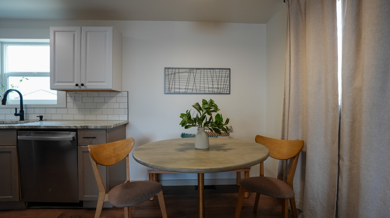 1615 Custer Ave - Photo 2 of 14