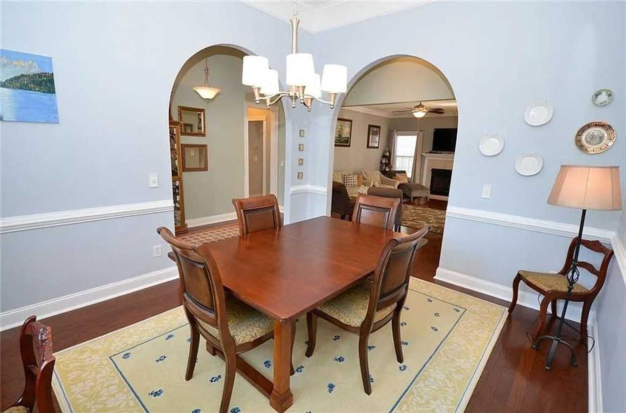 655 Belmonte Dr - Photo 3 of 7