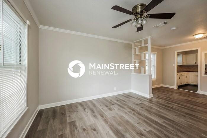 351 E Amber St - Photo 4 of 15