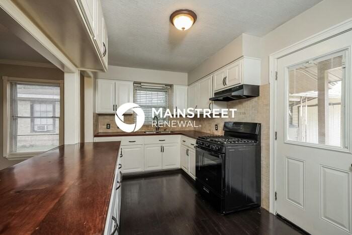 351 E Amber St - Photo 6 of 15