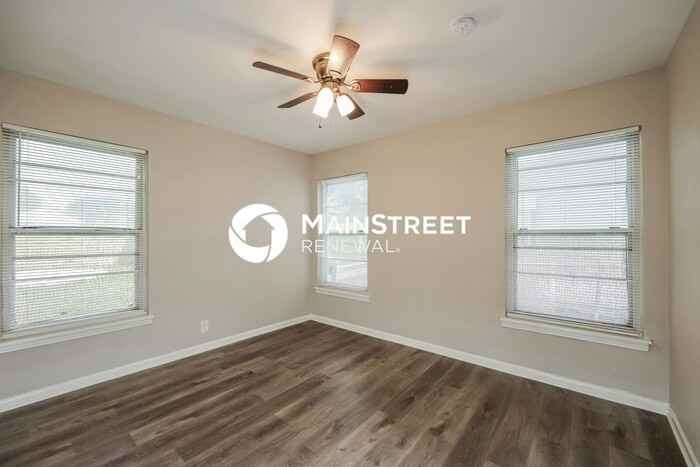 351 E Amber St - Photo 7 of 15