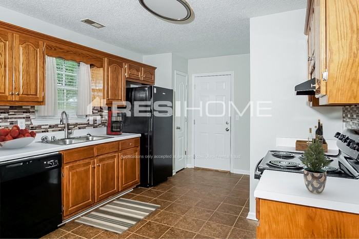 2357 Walker Ln - Photo 3 of 16