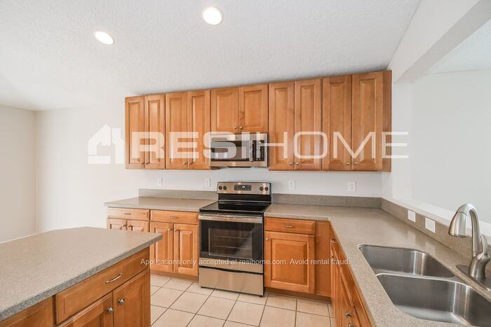 76270 Deerwood Dr - Photo 2 of 24