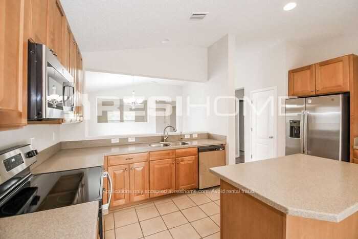 76270 Deerwood Dr - Photo 3 of 24