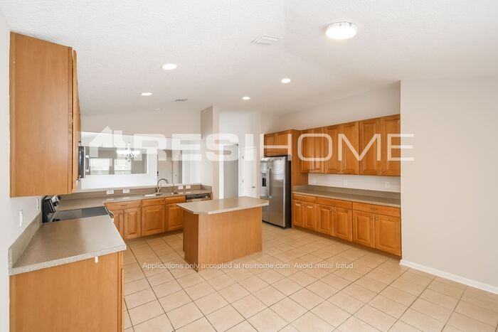 76270 Deerwood Dr - Photo 4 of 24