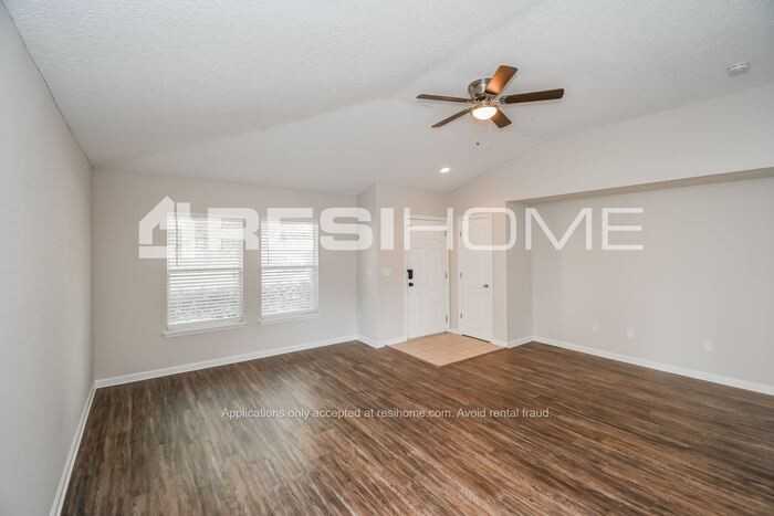 76270 Deerwood Dr - Photo 5 of 24