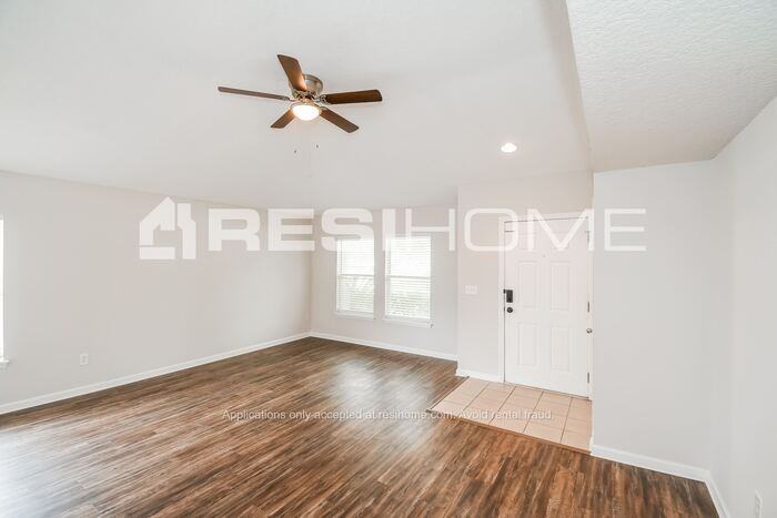 76270 Deerwood Dr - Photo 6 of 24