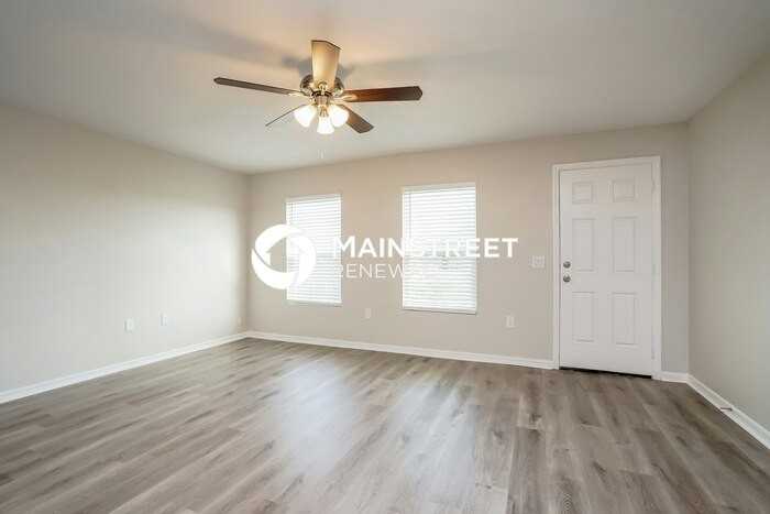 2043 Nw 1st St - Photo 3 of 16