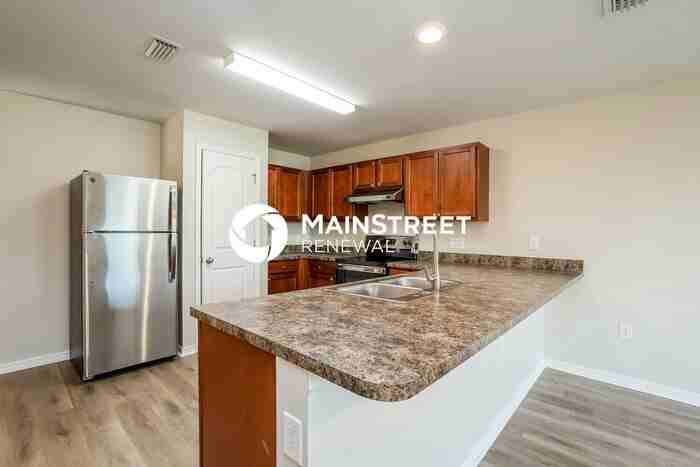 2043 Nw 1st St - Photo 5 of 16