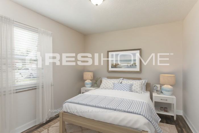 2943 Nw 9th St - Photo 5 of 17