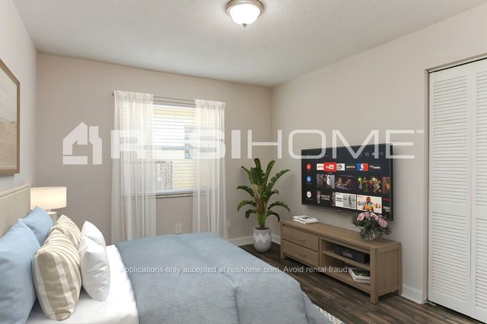 2943 Nw 9th St - Photo 6 of 17